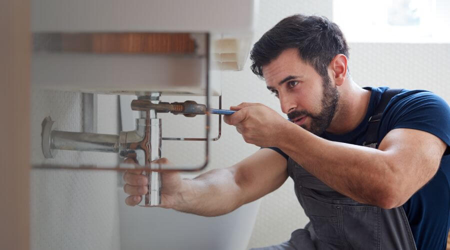 Water heater leaking fix in Hawk Springs, WY